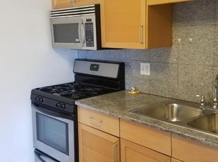 286 8th St #3A, Wheeling, IL 60090