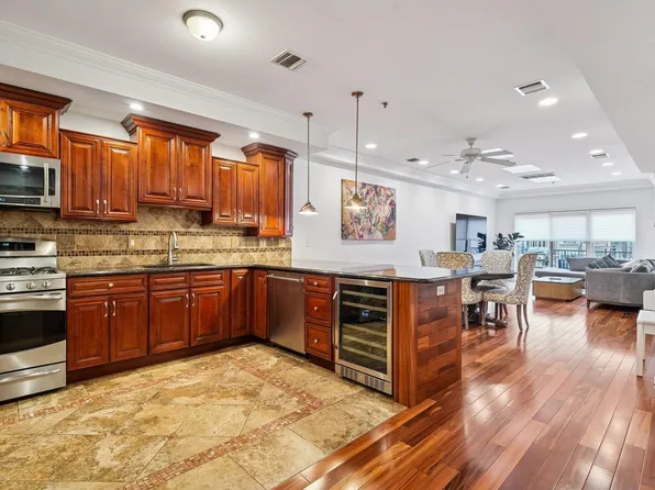 516 Grand Street image 1 of 23