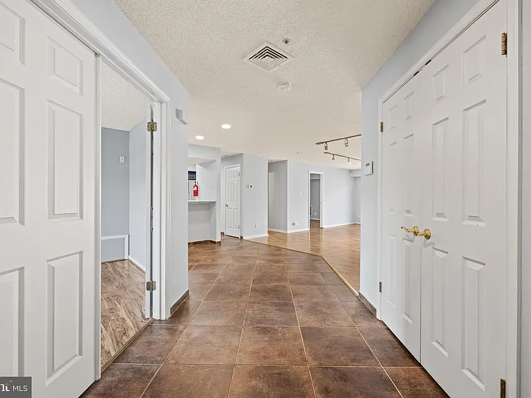 1022 Main St — Photo 20