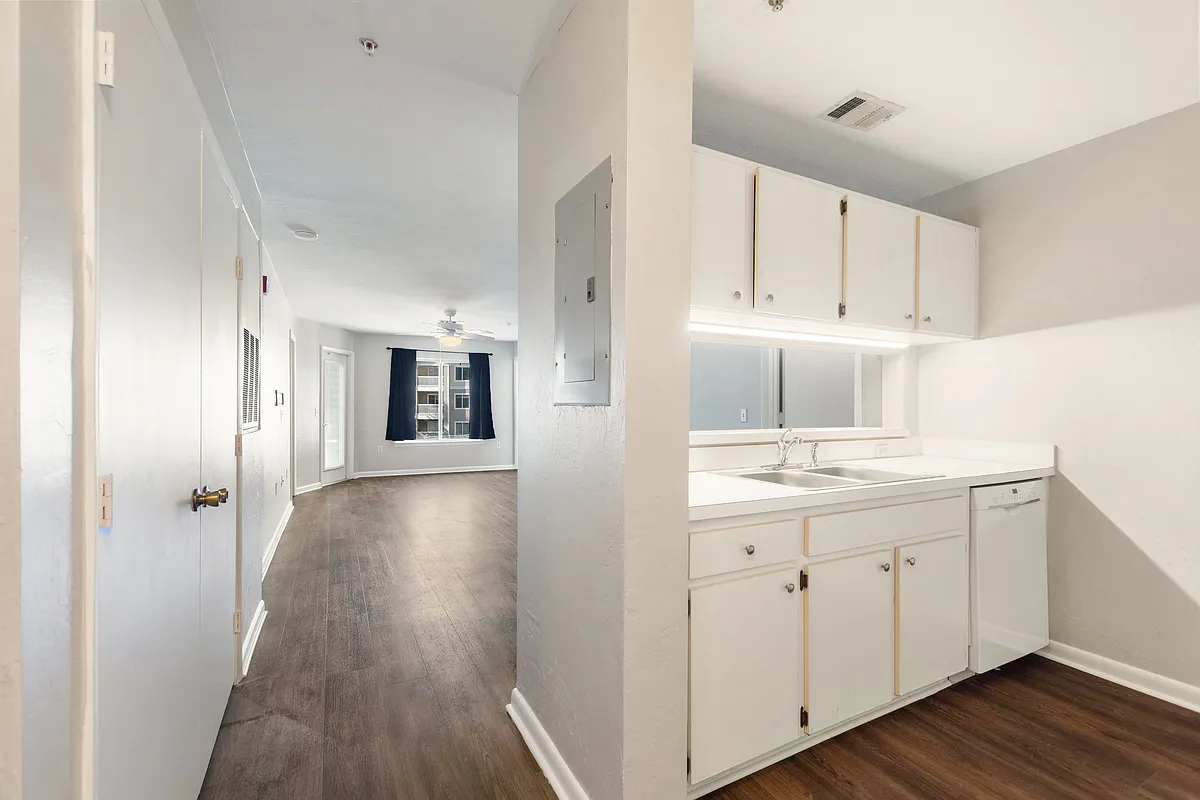 Building Photo - 4000 SW 23rd St #3202