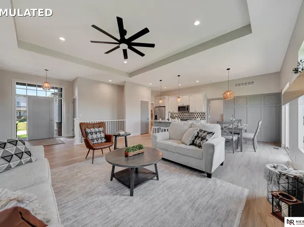 7444 Maxine Dr, Lincoln, NE 68516