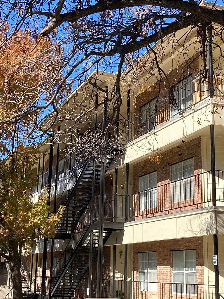 2 bed, 1.5 bath, 816 sqft, $1,400 — Photo 1