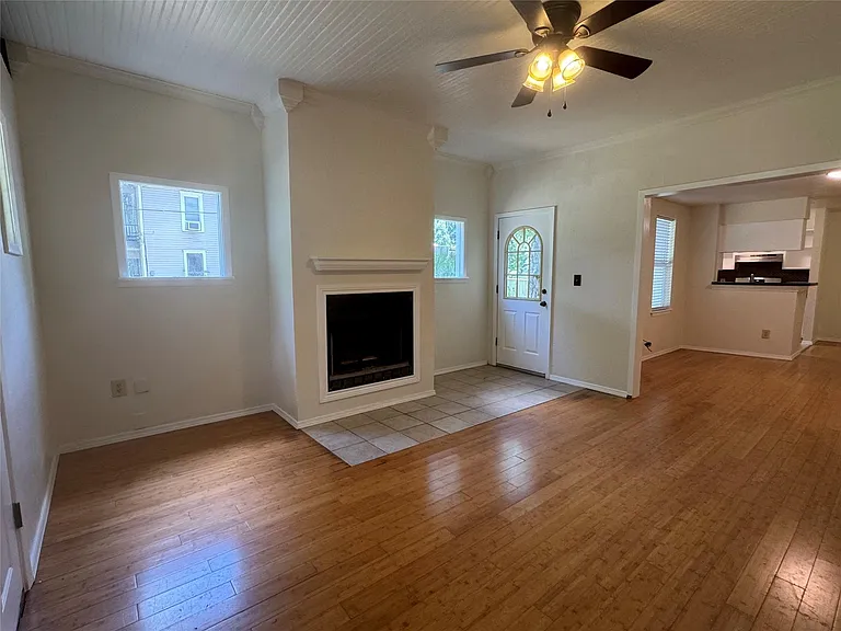 601 W San Antonio St — Photo 7