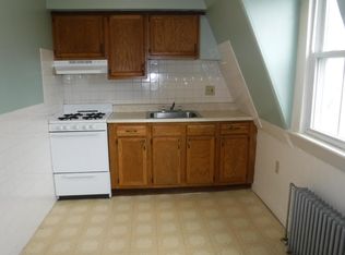 17 Breamore Rd APT 3, Newton, MA 02458