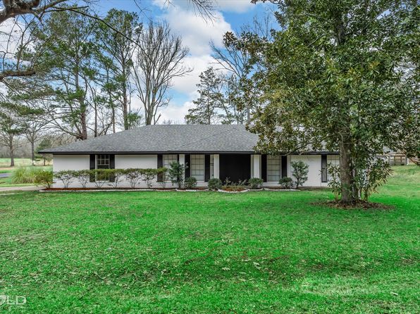 300 Whispering Pine Dr, Haughton, LA 71037