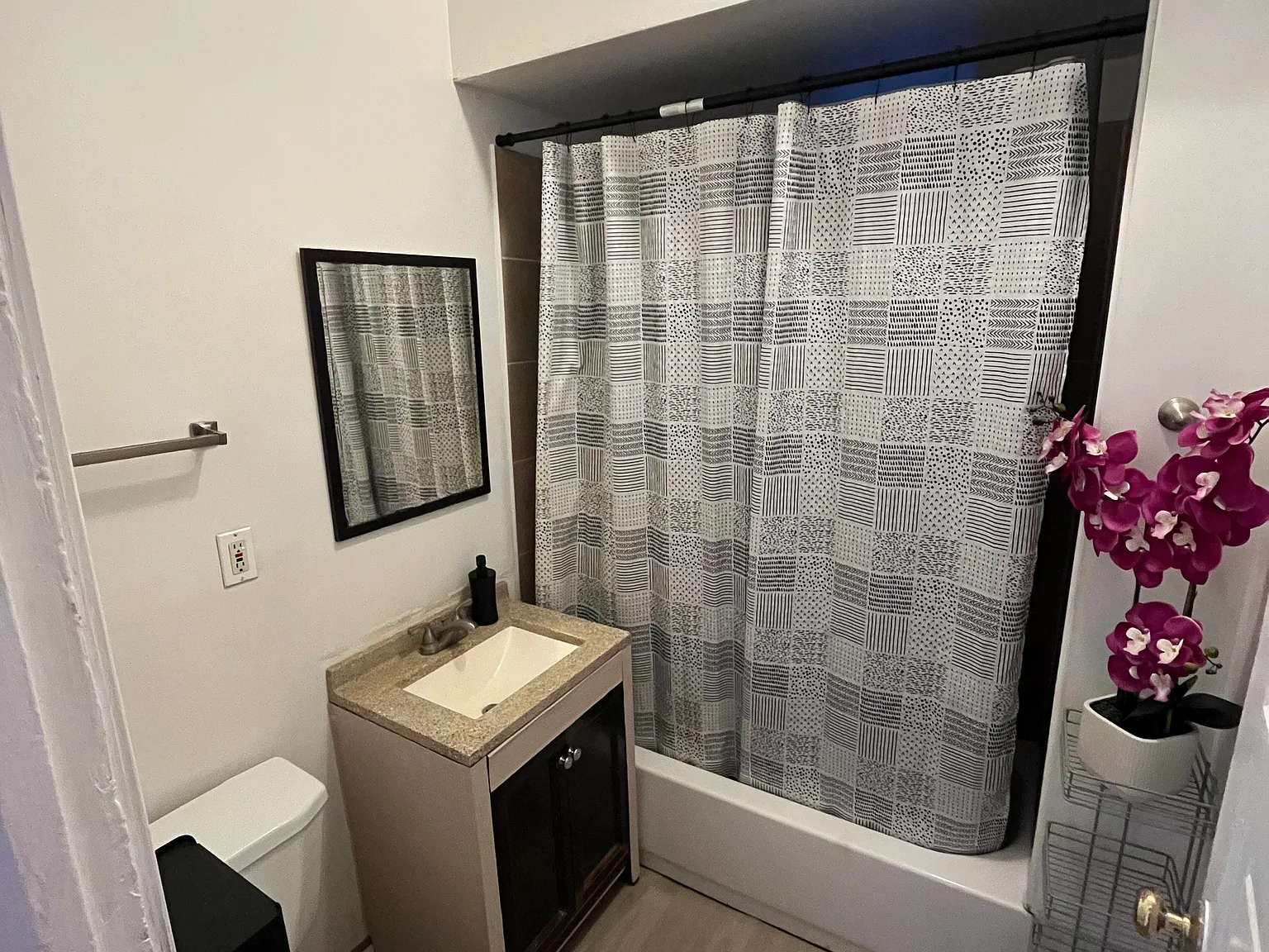 2 bed, $1,600 — Photo 4