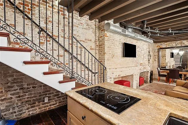 829 Burgundy St #4 — Photo 7