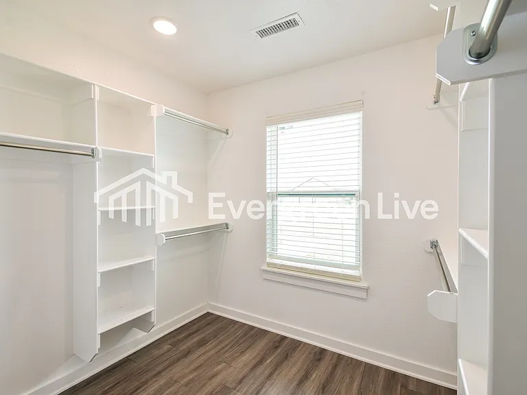 418 N Mojave St — Photo 3