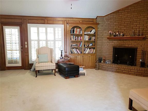 4th image of 608 Lincoln Ct