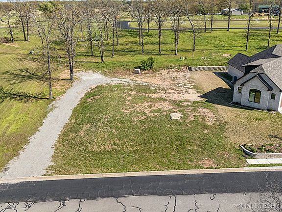 5th image of 742 W Northlake Dr