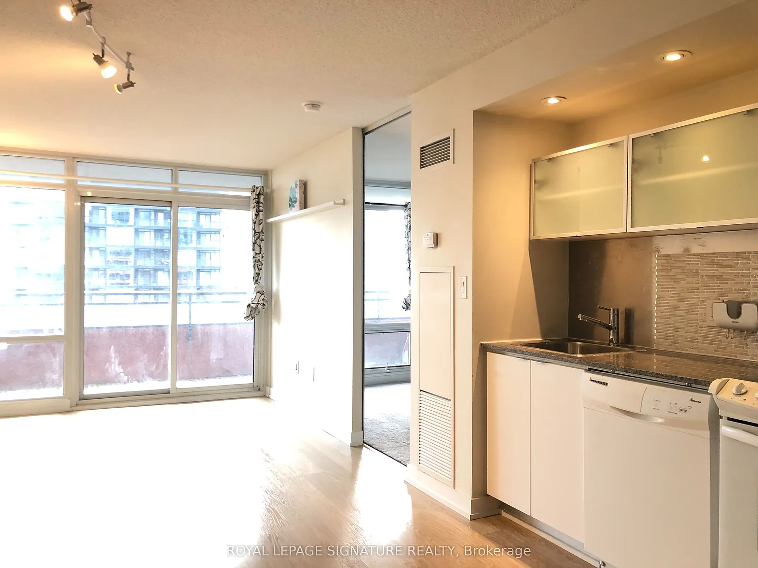 2 bed, $3,000 — Photo 2