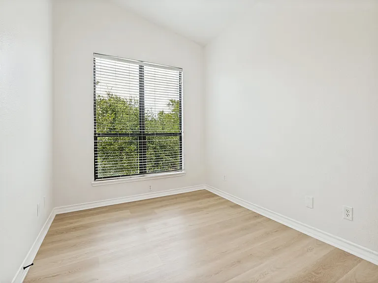 120 Nemo Ct — Photo 16
