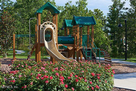 2nd image of 1075 Persimmon Dr