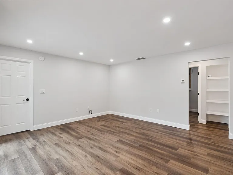 530 Hunter Cir — Photo 15