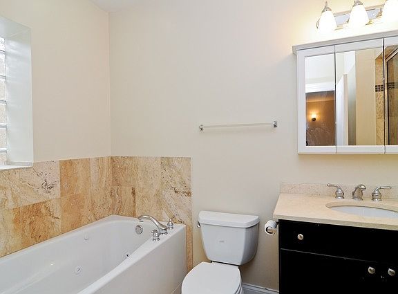 5th image of 6337 N Oakley Ave APT G