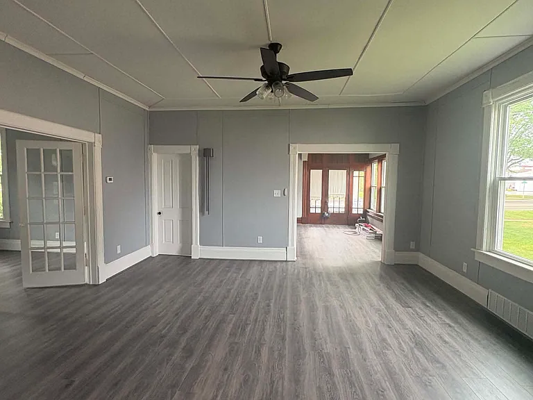 210 E 3rd St — Photo 13