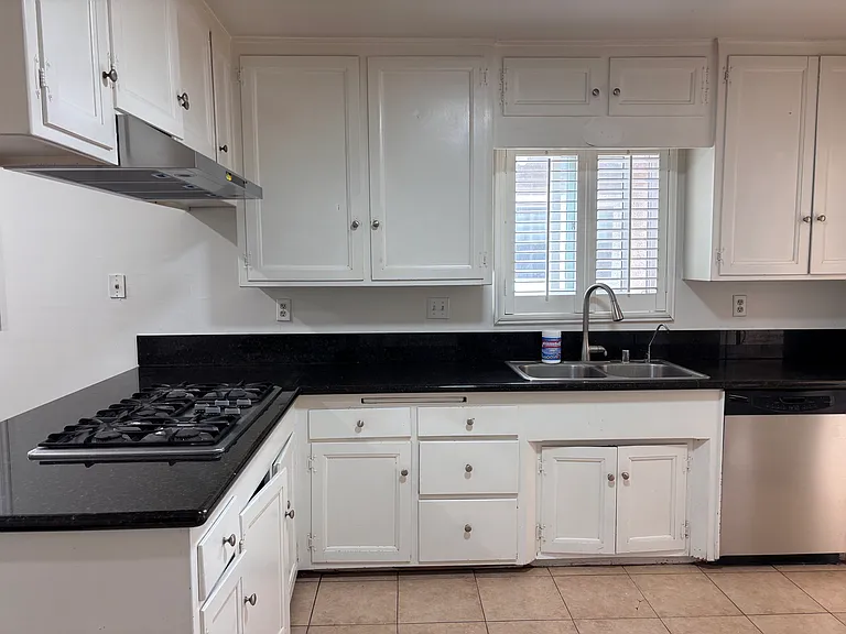 15429 Bloomfield Ave — Photo 6
