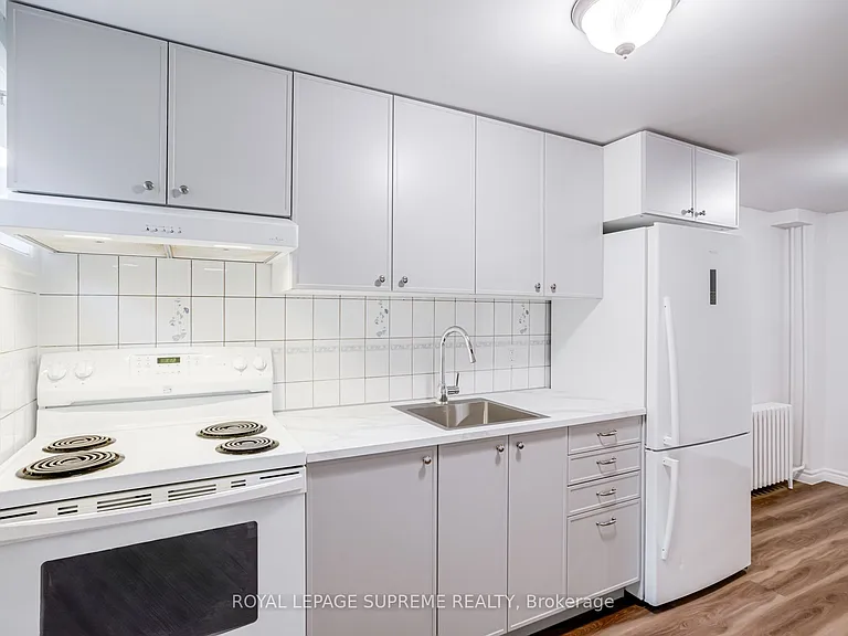 224 Christie St #LOWER — Photo 18
