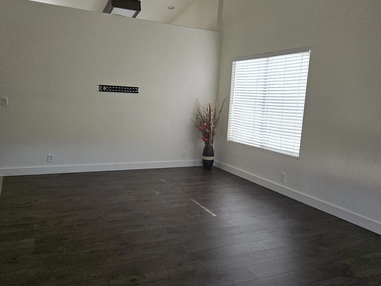 3 bed, 2.0 bath, 1554 sqft, $2,200 — Photo 4