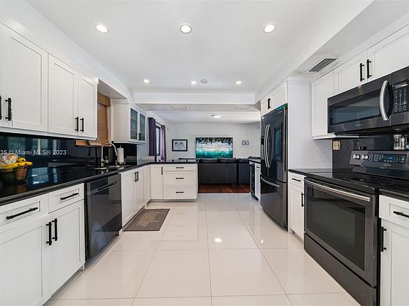 5th image of 1206 Columbus Blvd