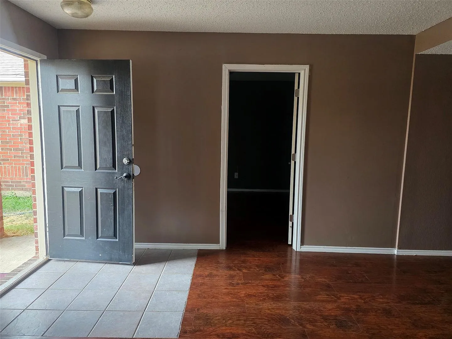 Affordable Lease Spacious One-Story Brick Home with Split Bedroom Floor Plan Well-maintained one-... — Photo 2