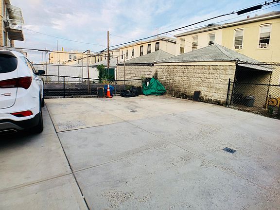 4th image of 219 Bay 31st St #2