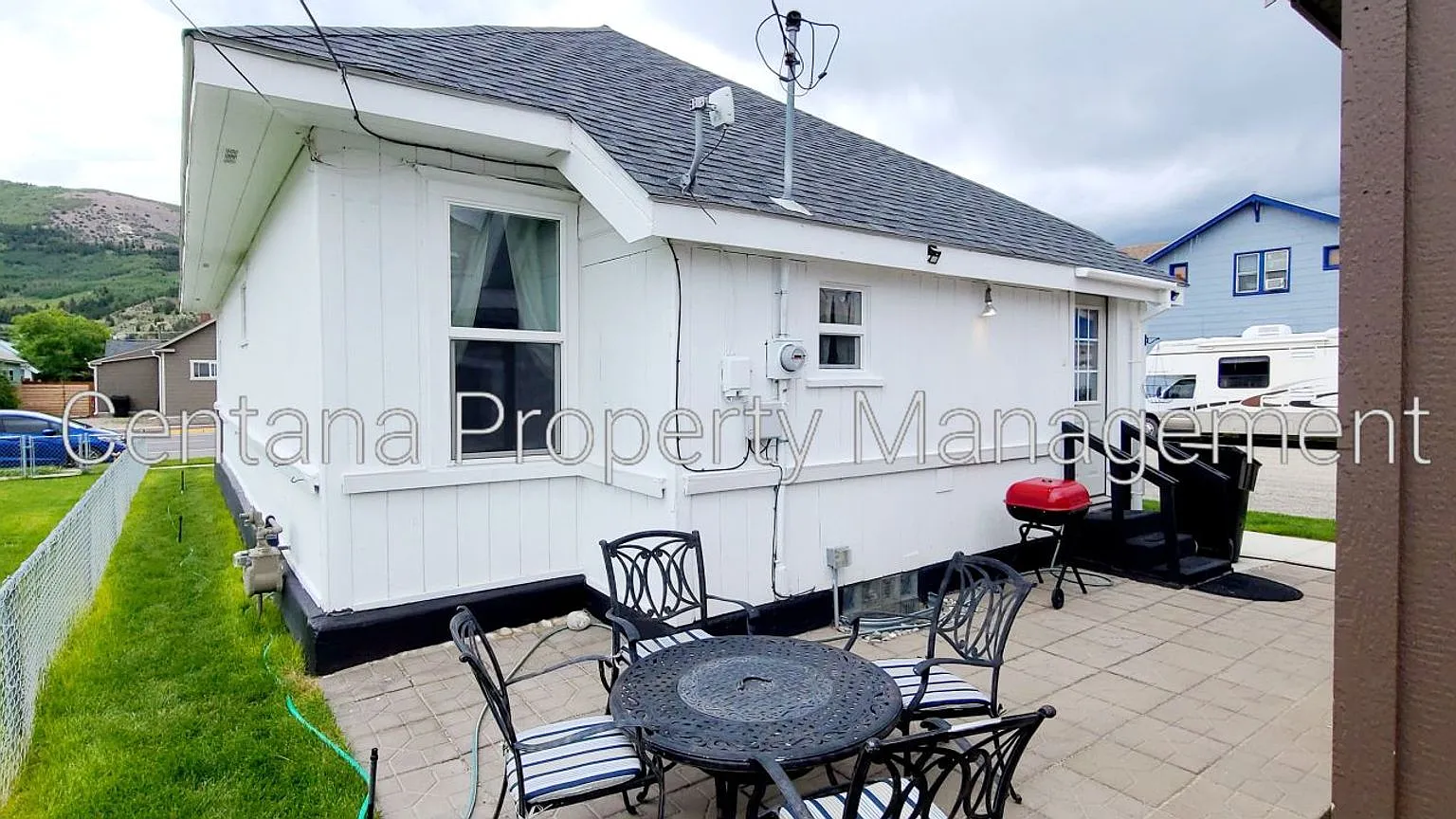 Cute 3 bed 2 bath in anaconda — Photo 3