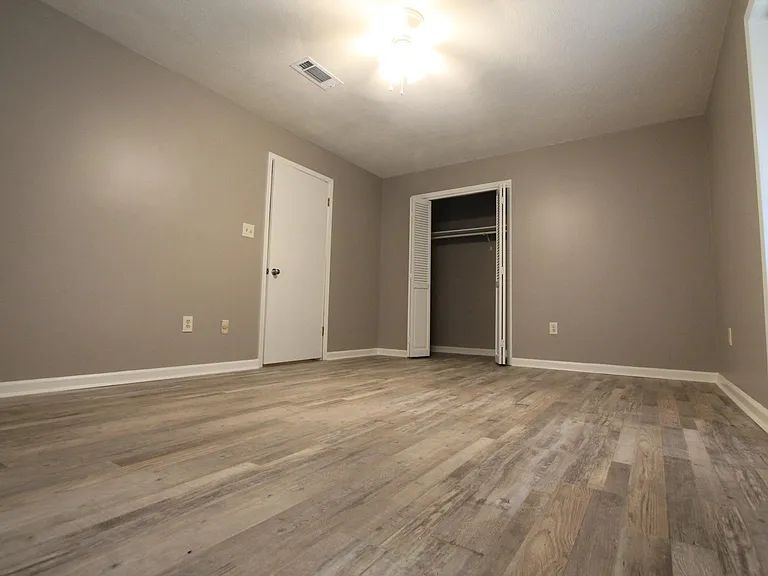 9211 Highway 165 S — Photo 5