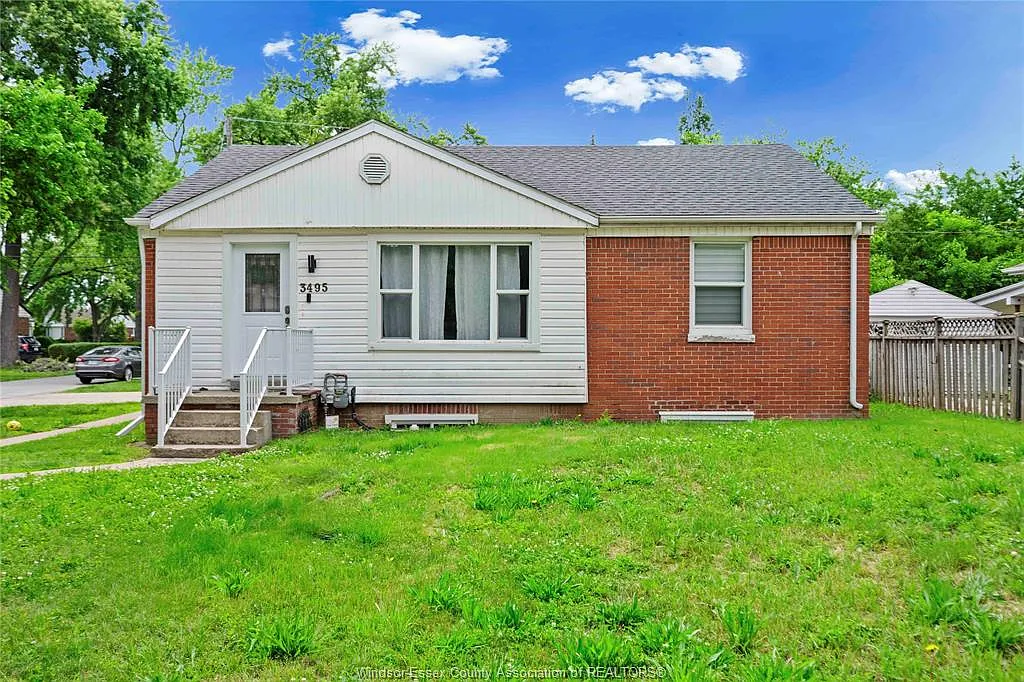 3 bed, $2,000 — Photo 1