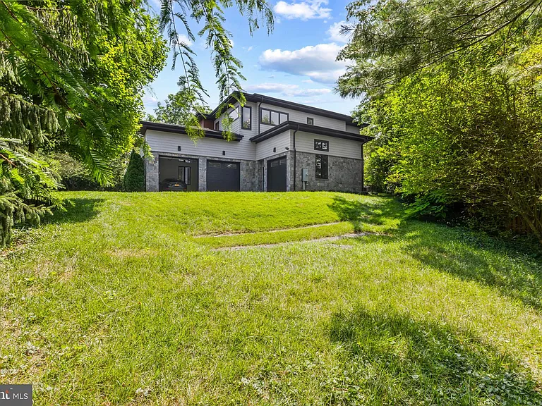 1513 Oakview Dr — Photo 4
