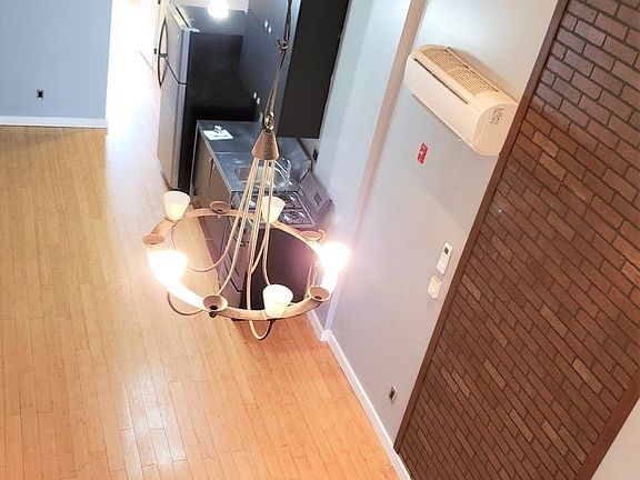 5th image of 1518 Gates Ave #302