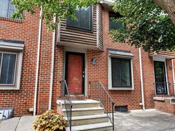 1208 Capital St, Harrisburg, PA 17102
