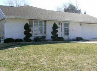 1305 Carlson Dr, Streamwood, IL 60107