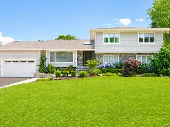 15 Pound Ridge Road, Plainview, NY 11803