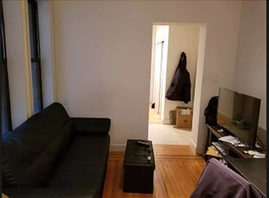 3rd image of 231 E 50th St #34
