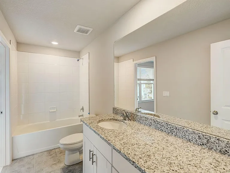 5728 SE Edgewater Cir — Photo 5