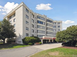 43050 12 Oaks Crescent Dr #2066, Novi, MI 48377
