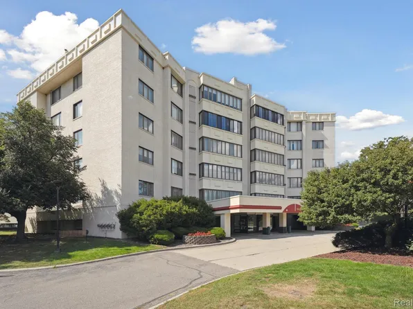 43050 12 Oaks Crescent Dr #2066, Novi, MI 48377