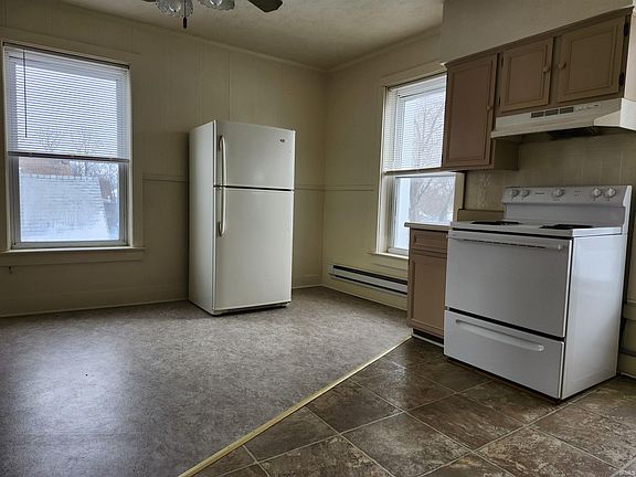5th image of 208 E Van Buren St