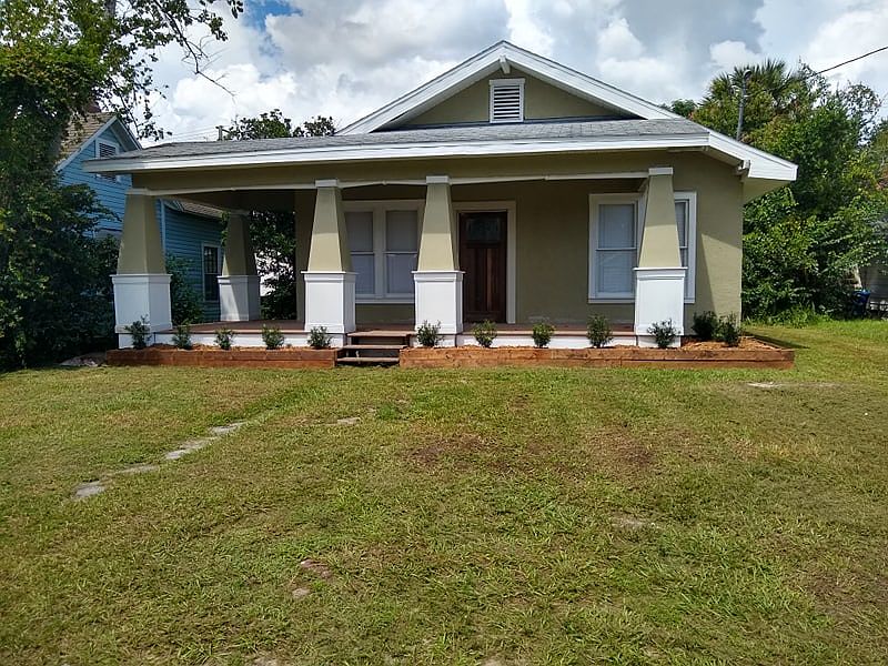 1st image of 135 Avenue E SW