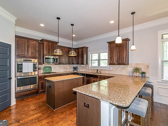 5th image of 49 Bay Crest Ct