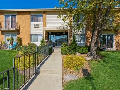 8868 Kenneth Dr APT 2F, Des Plaines, IL, 60016