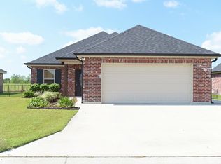 240 Darwen Dr, Raceland, LA 70394