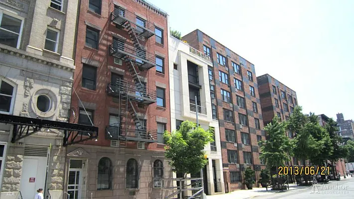 Rented by Anchor Associates | media 40