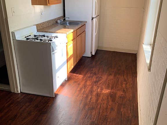 dining room into kitchen