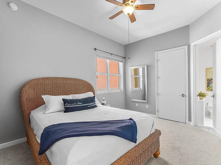 2640 Lake Shore Dr #2215 — Photo 21