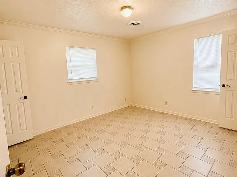 1512 S Ws Young Dr — Photo 8