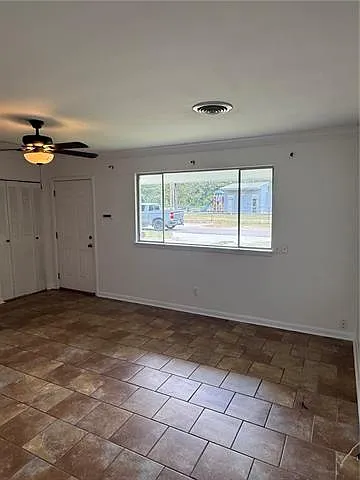 407 E Illinois Ave — Photo 2