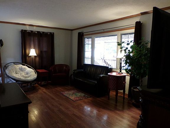 2nd image of 8814 Emerald Ln