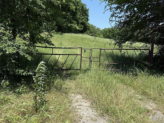 2nd image of 5747 N Highway 10